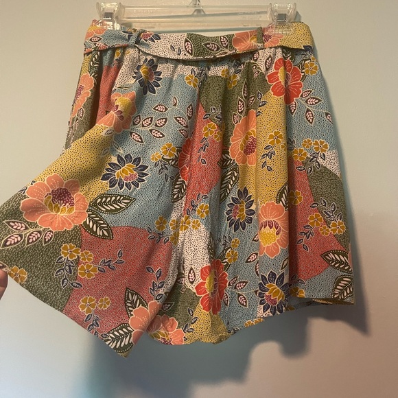 Final Touch Flowy Shorts With Fabric Belt Sz L - Picture 4 of 6